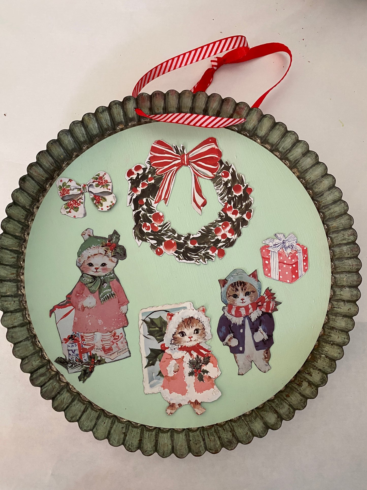 Pie pan with Christmas Magnets