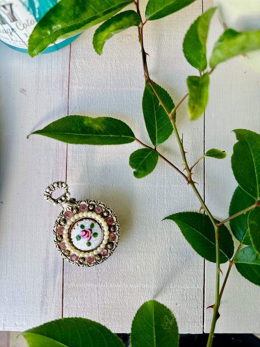 Vintage Trinket Box (could be turned into a necklace)